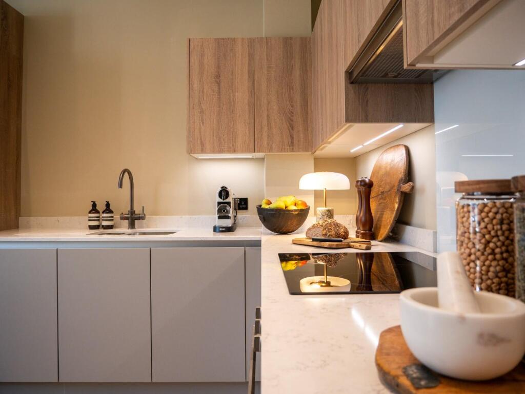 Southsea Show Flat HR-45.jpg