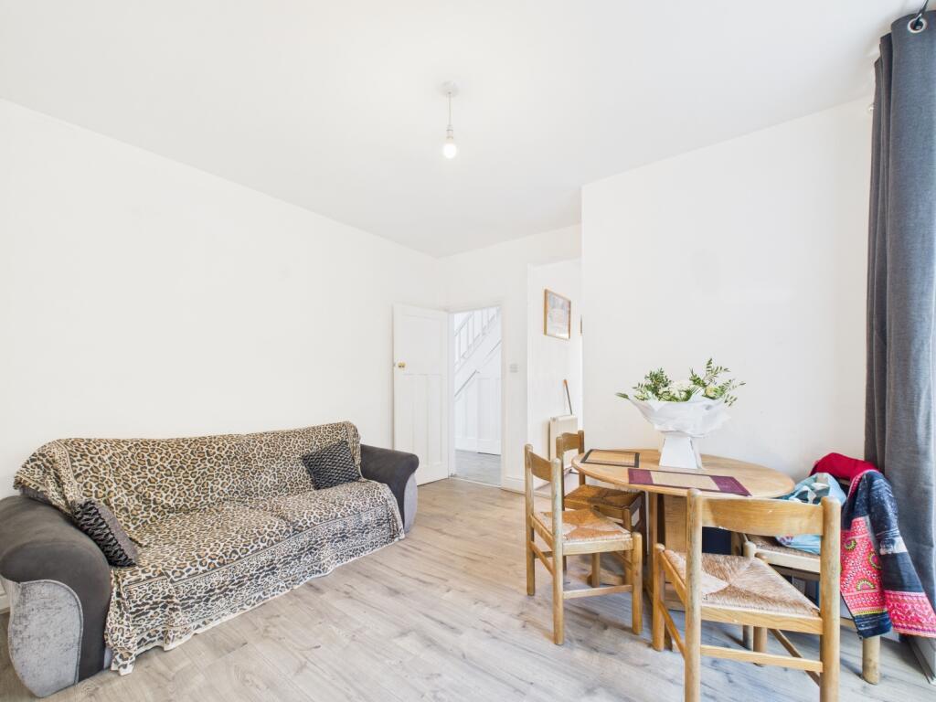 CAM02093G0-PR0057-STILL021