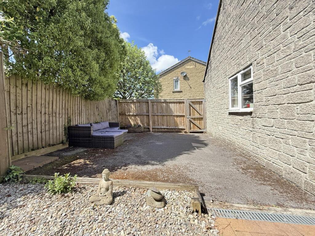 Temeraire Road 2 - Garden 3.jpg