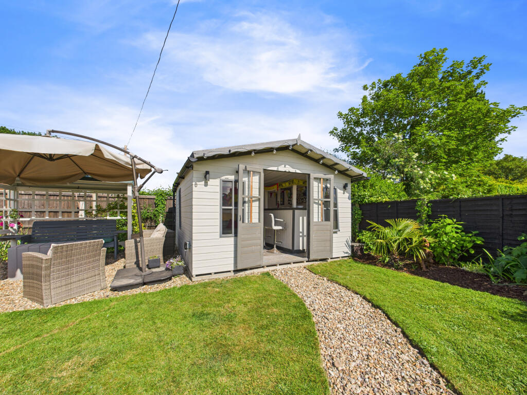 CAM01354G0-PR0520-STILL021