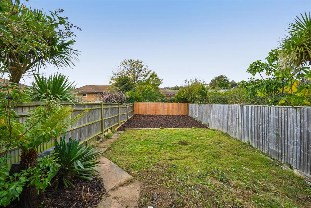 Lockshill road, BN41 (21).jpg