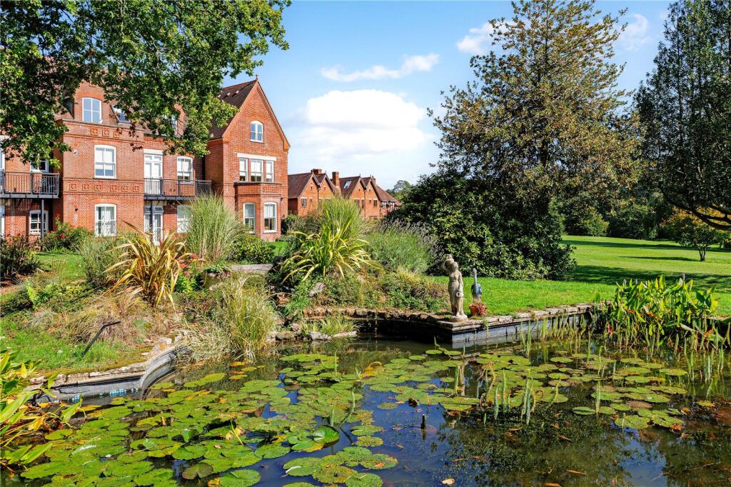 Enton Hall Lane, Enton, Godalming, Surrey, GU8
