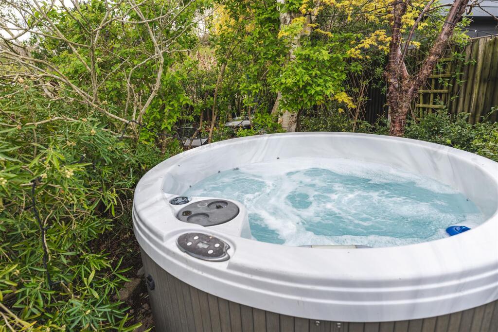 Hot tub a.jpg
