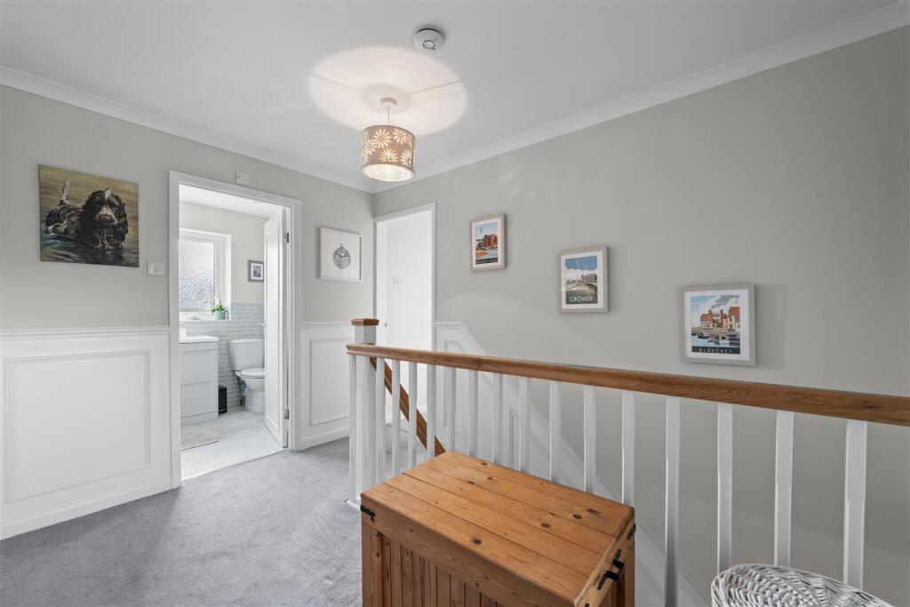 FIRST FLOOR LANDING