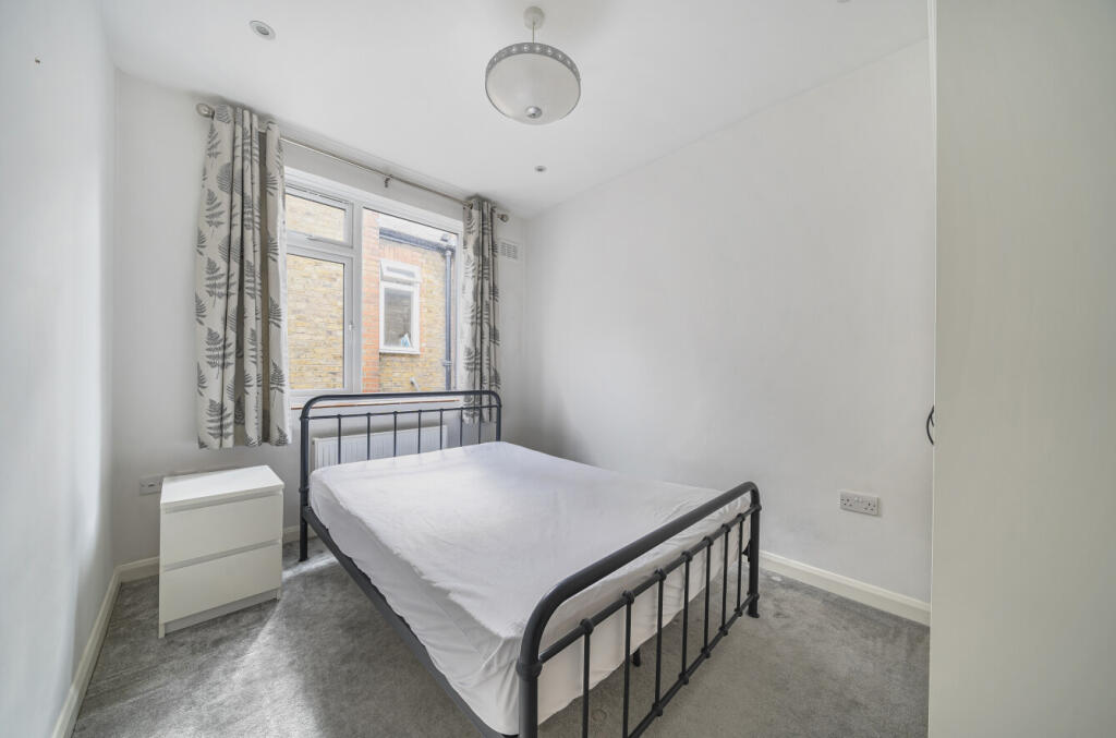 1330499-16-688cda...