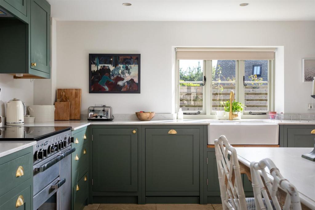 32 - 41 Ampney Crucis - GL7 5SF - Web.jpg