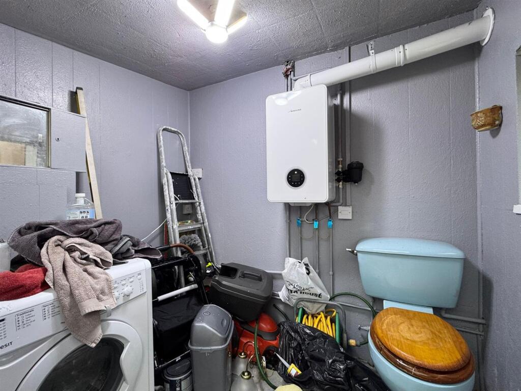 Outside WC &amp; Utility.jpg