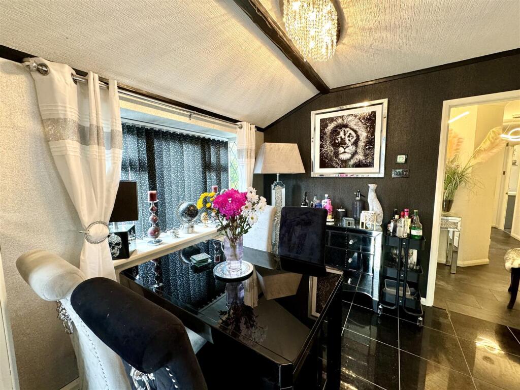 OPEN PLAN KITCHEN/DINER