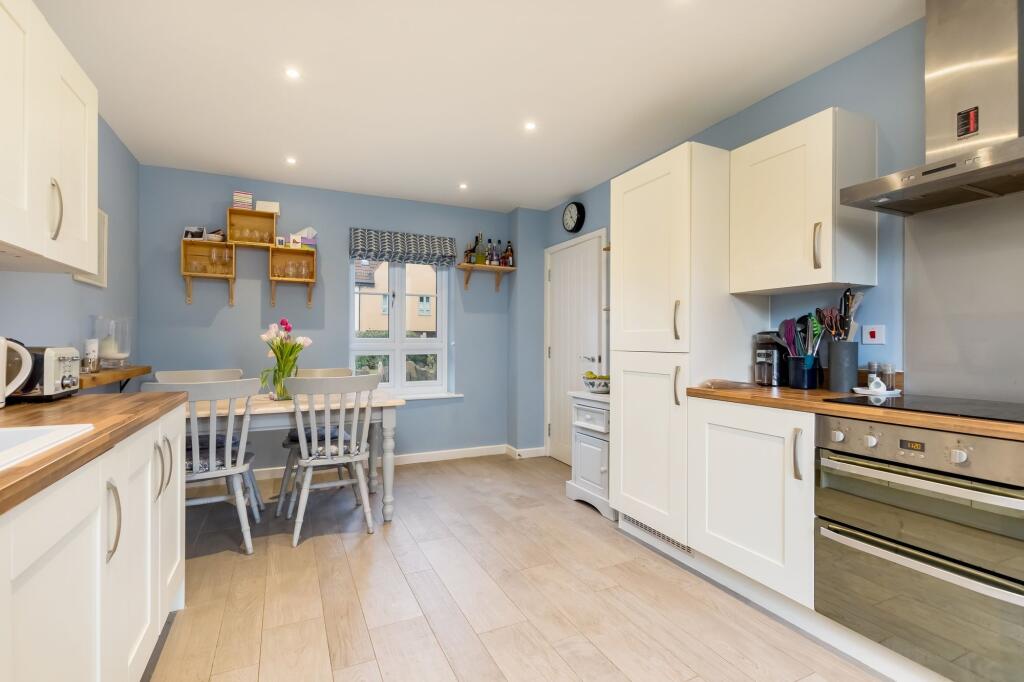 KITCHEN /DINING ROOM