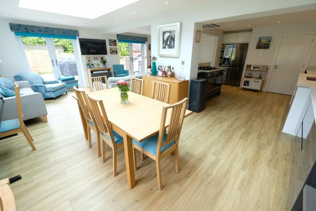 OPEN PLAN ROOM