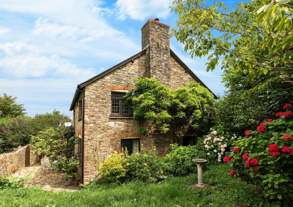 Brook House, Dittisham, External