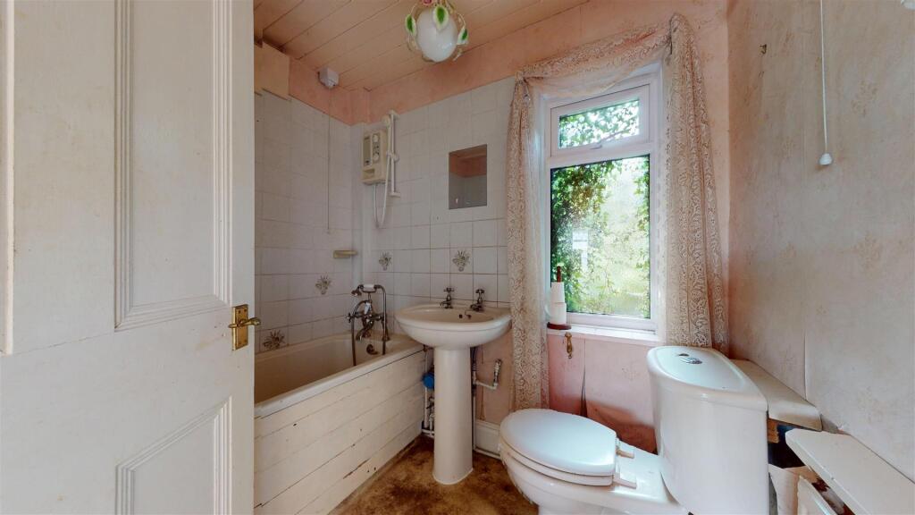 The Crescent Bathroom