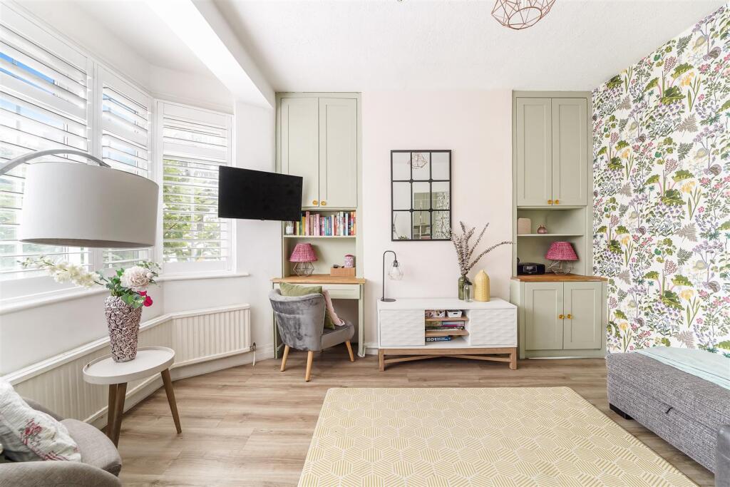 PHYLLIS AVENUE, 18 (16).jpg