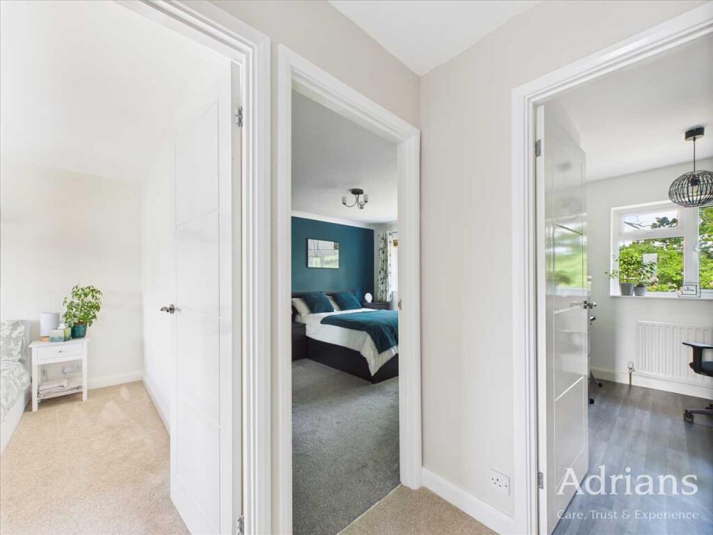 FIRST FLOOR LANDING