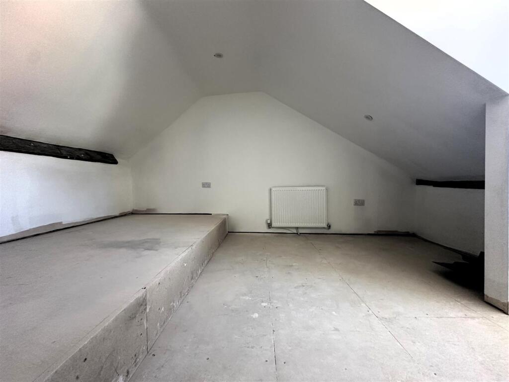 Loft Bedroom 5 II.jpg