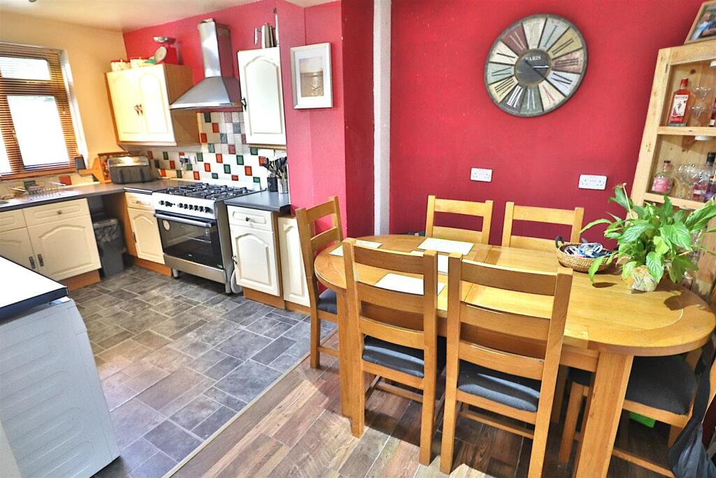 OPEN PLAN DINING KITCHEN