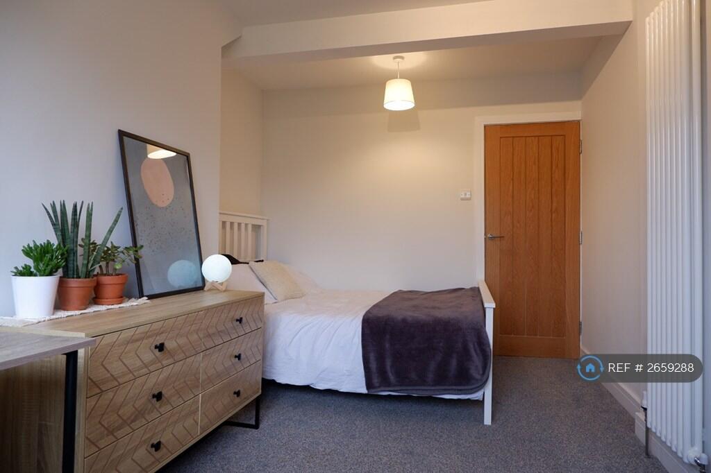 Bedroom 4 (Rear Attic)