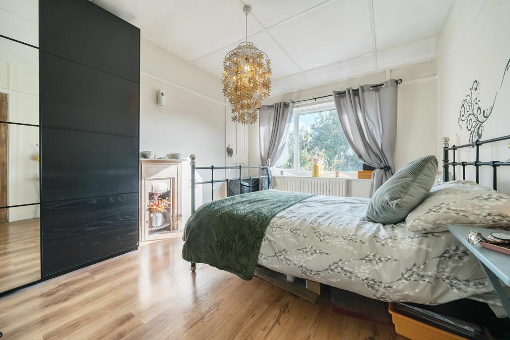 Principal bedroom