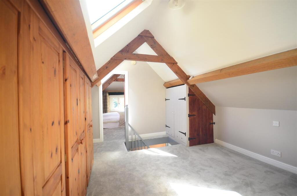 Corner Cottage 77 bedroom.JPG