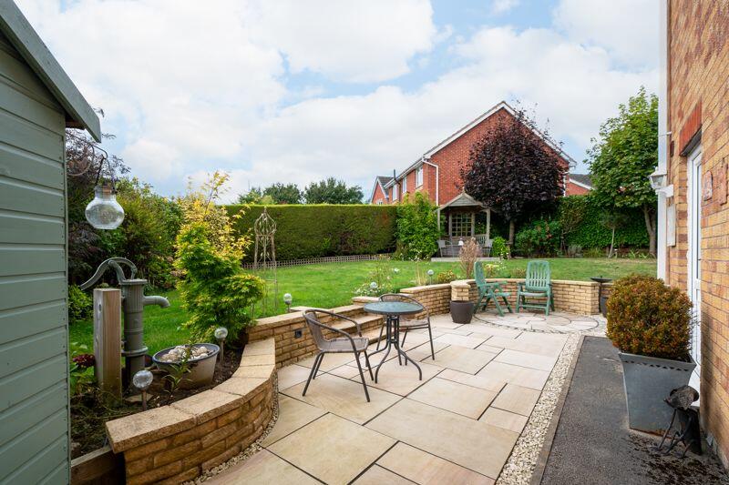 Wraparound Garden &amp; Patio 