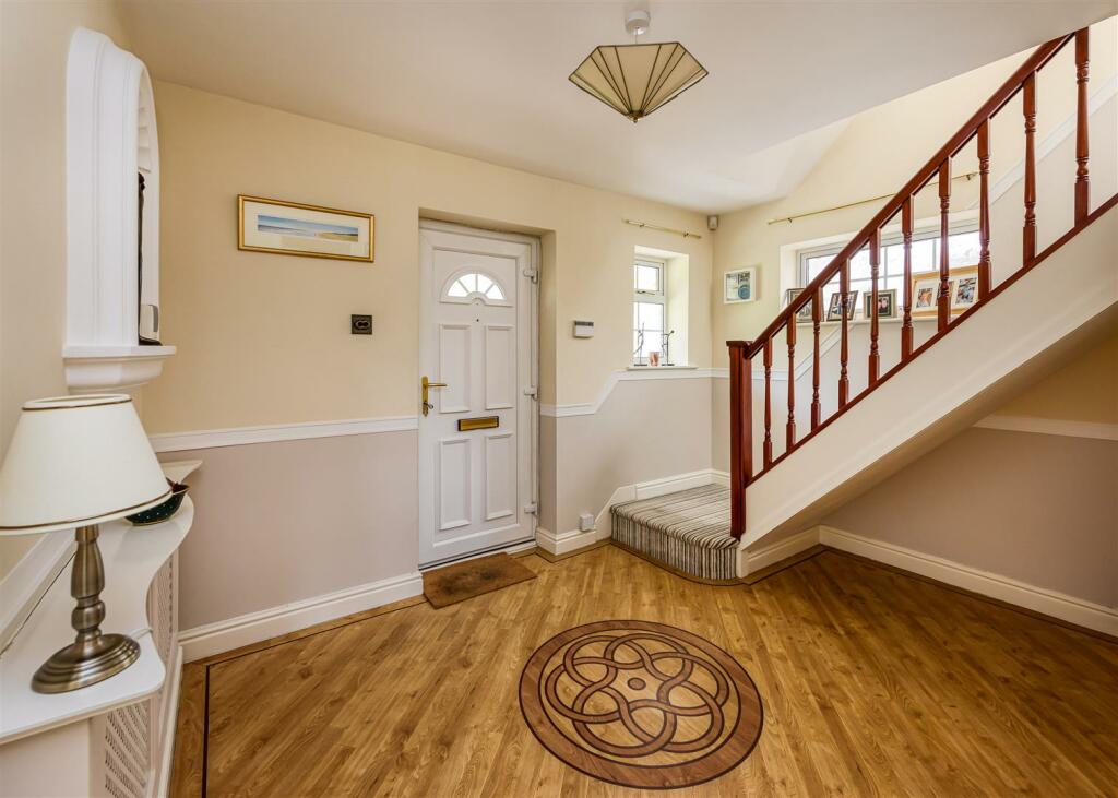 3 Greenhill Court-hall1.jpg