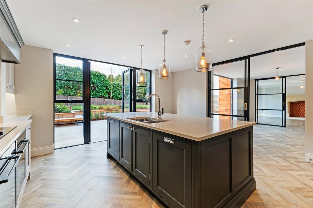Kitchen/B'fast Room