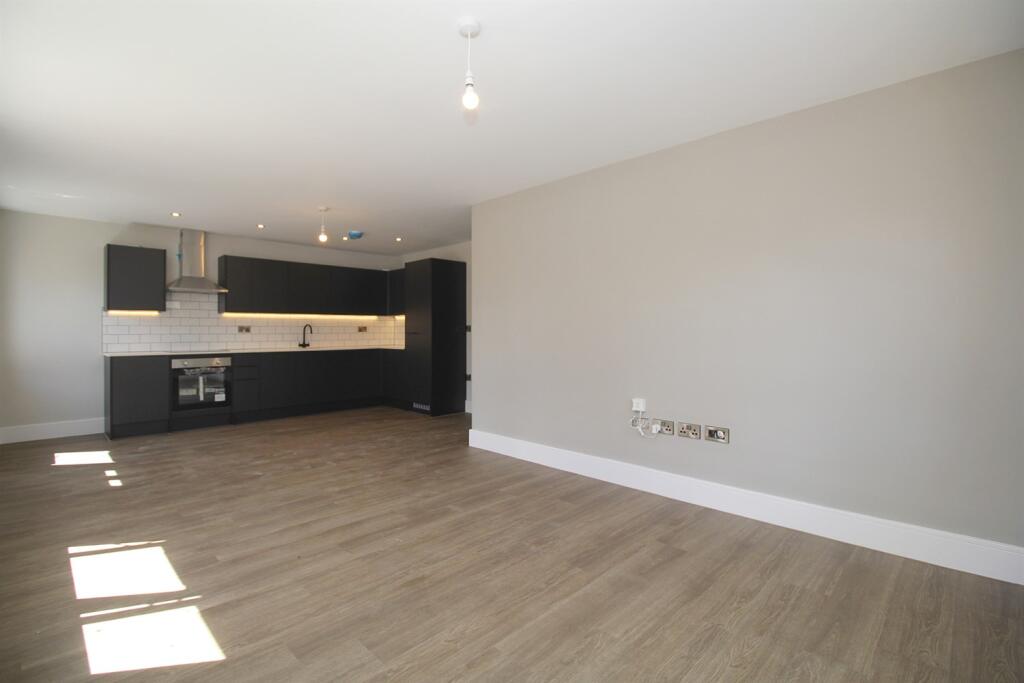 Kitchen / Lounge