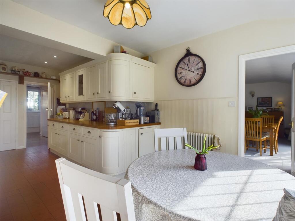 kitchen 2 .jpg