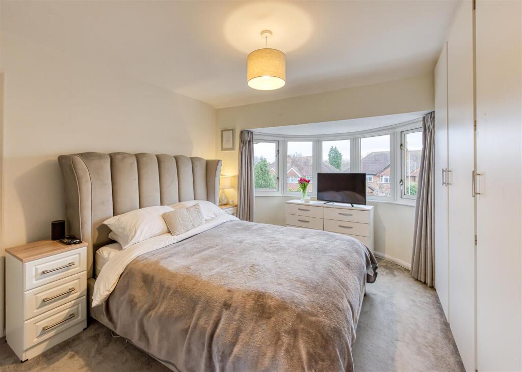18 Charters Avenue-bed1b.jpg