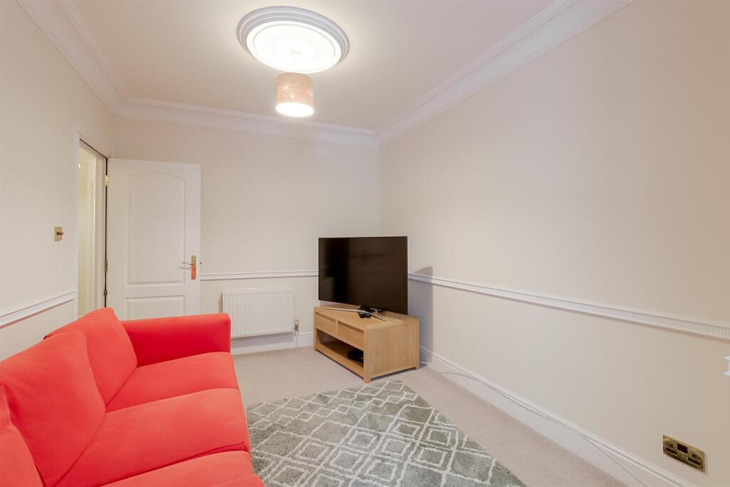 2-bed-2-bath-central-cheltenham (17).jpg