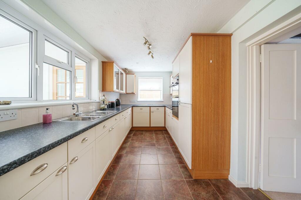 Kitchen.JPG