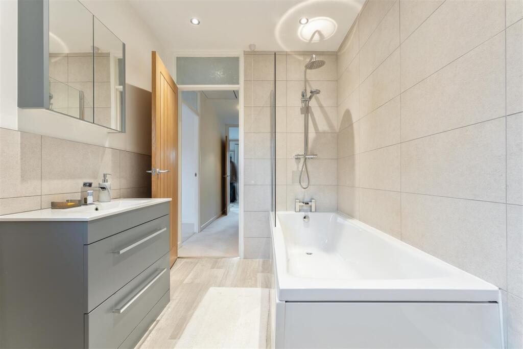 1 Milburn Close-6.jpg