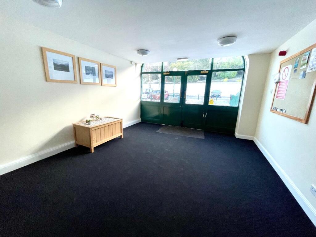 COMMUNAL ENTRANCE