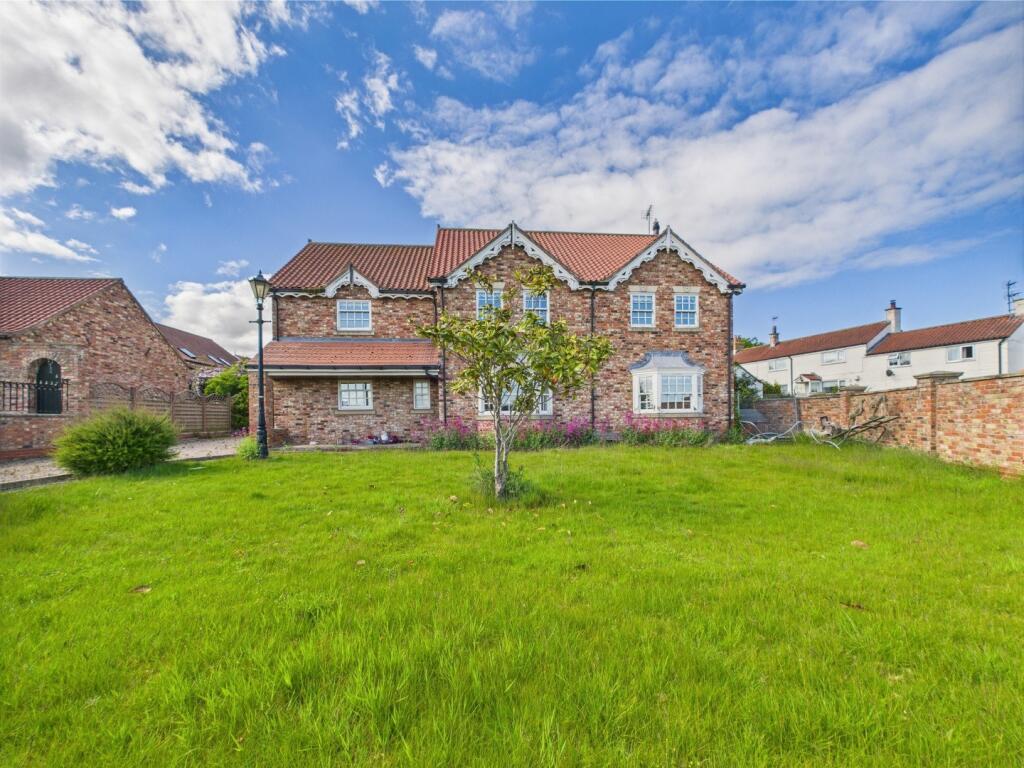 4 Bedroom Detached House - For Sale