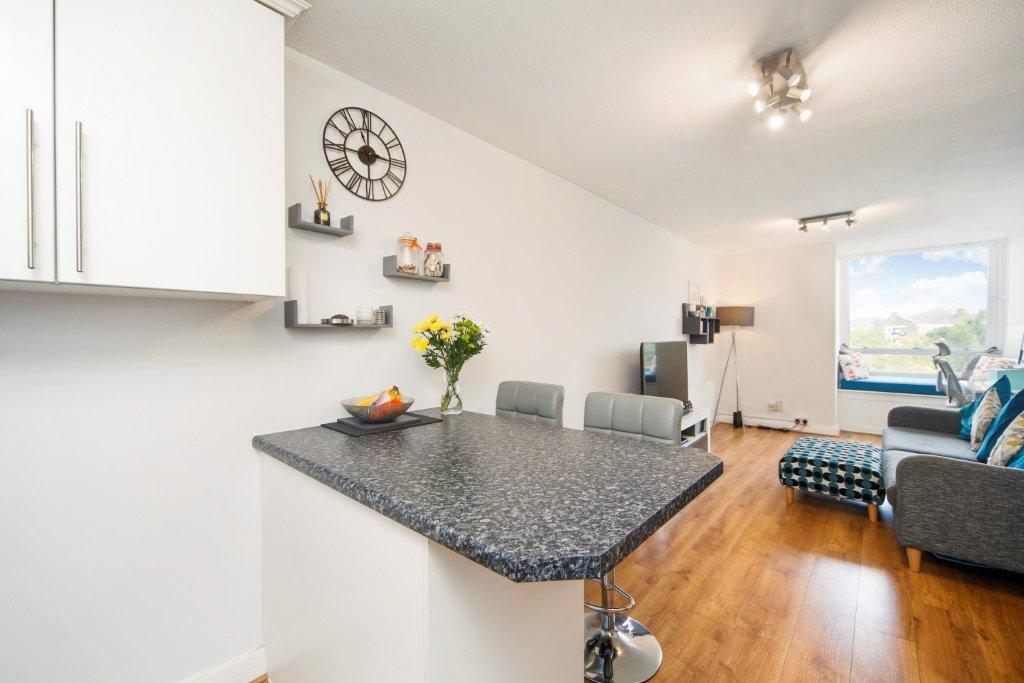 Open plan kitchen Re
