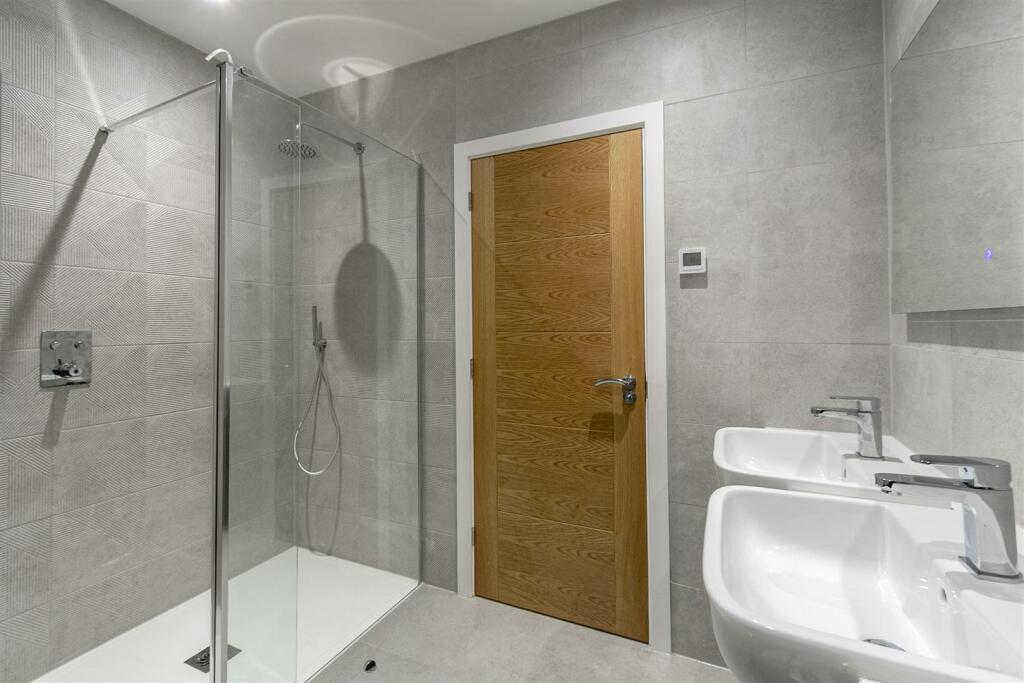 ensuite 3.jpg