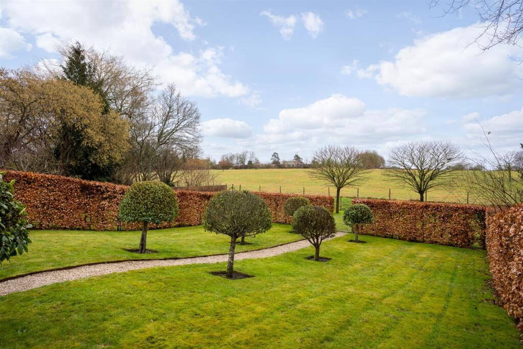 25 - Malt Cottage - GL7 5RY - Web.jpg