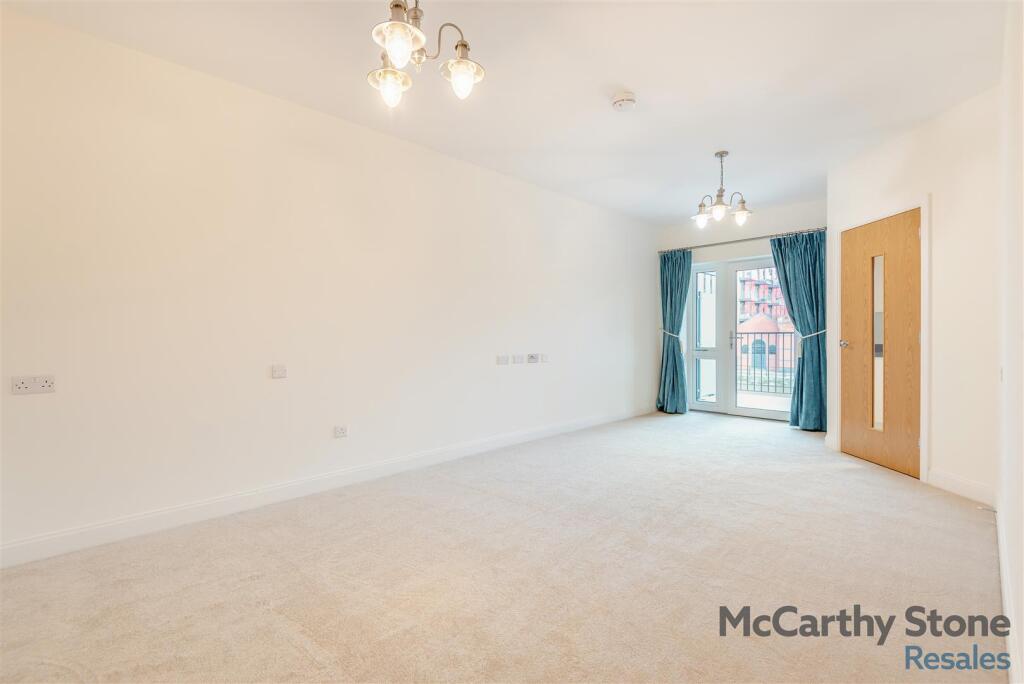 8668183-interior03.jpg