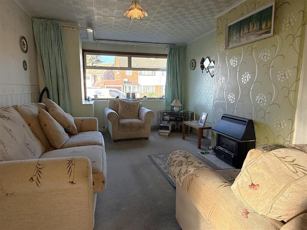 THROUGH LOUNGE / DINING ROOM