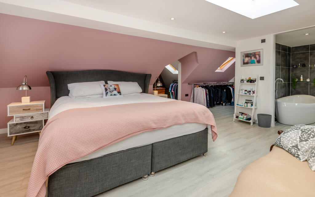 Principal bedroom