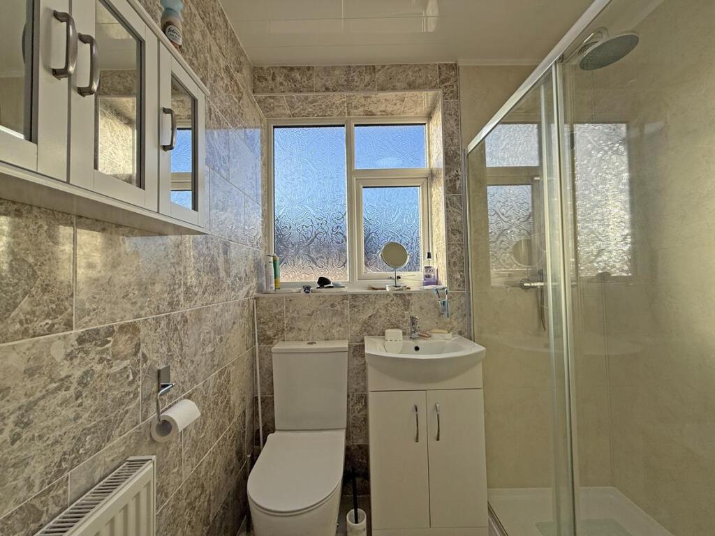 Old Woodlands Road 86 - Shower Room.jpg