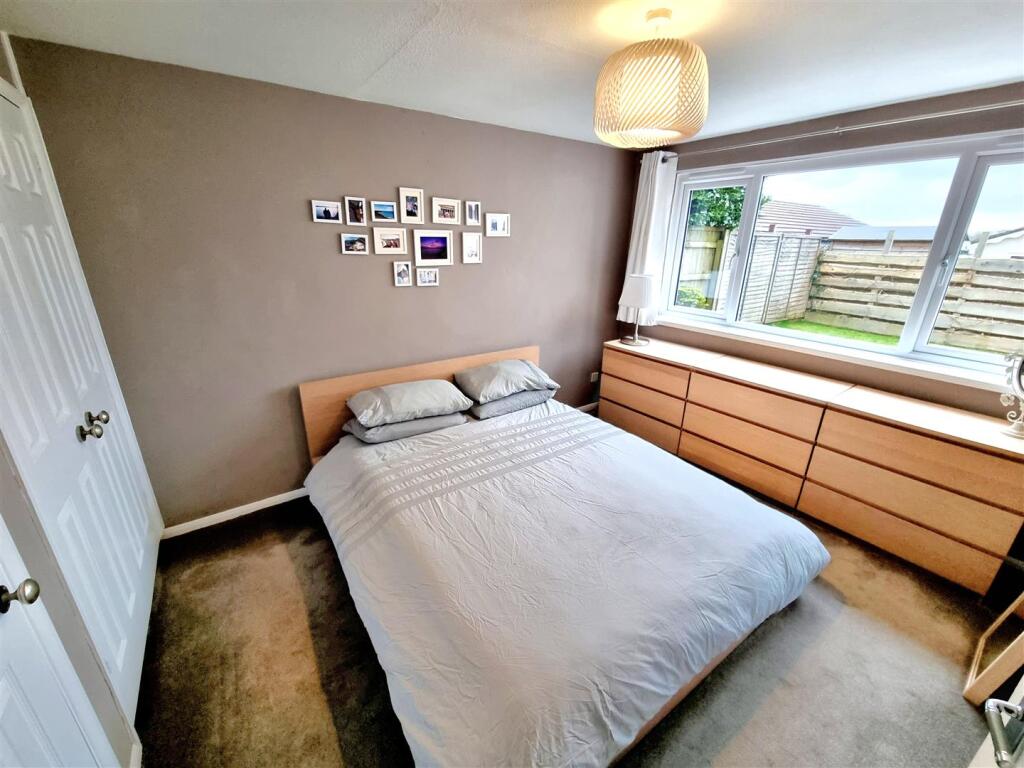 Bed 1.jpg