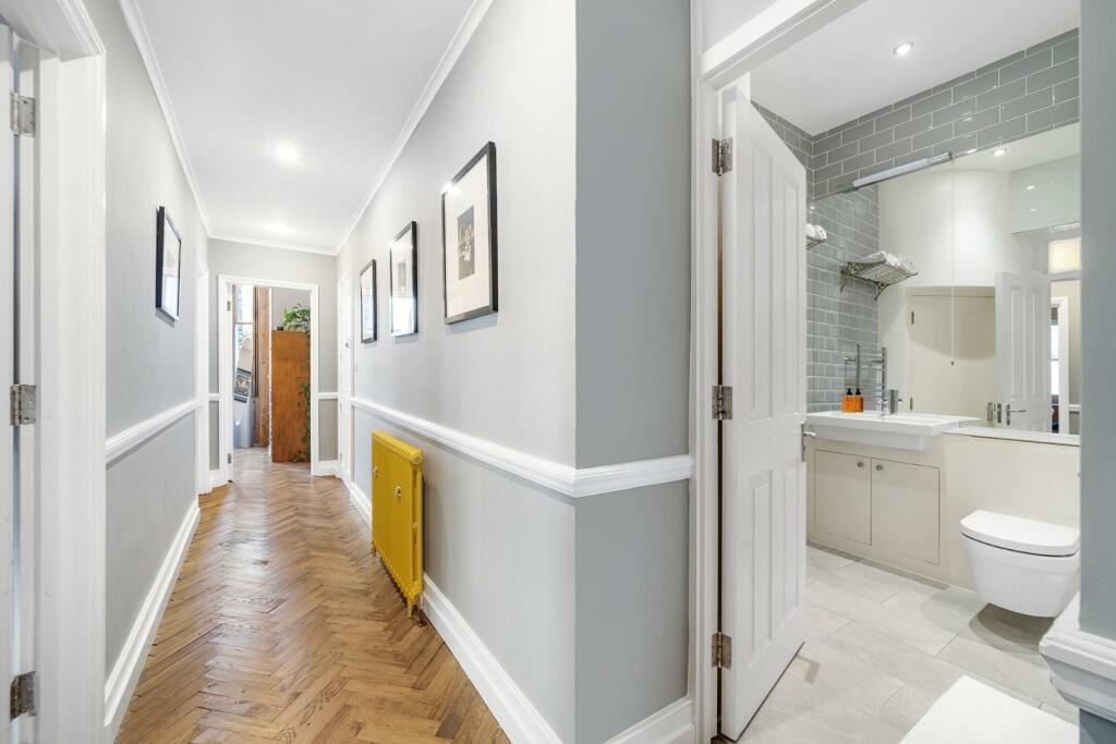 Hallway (2).JPG