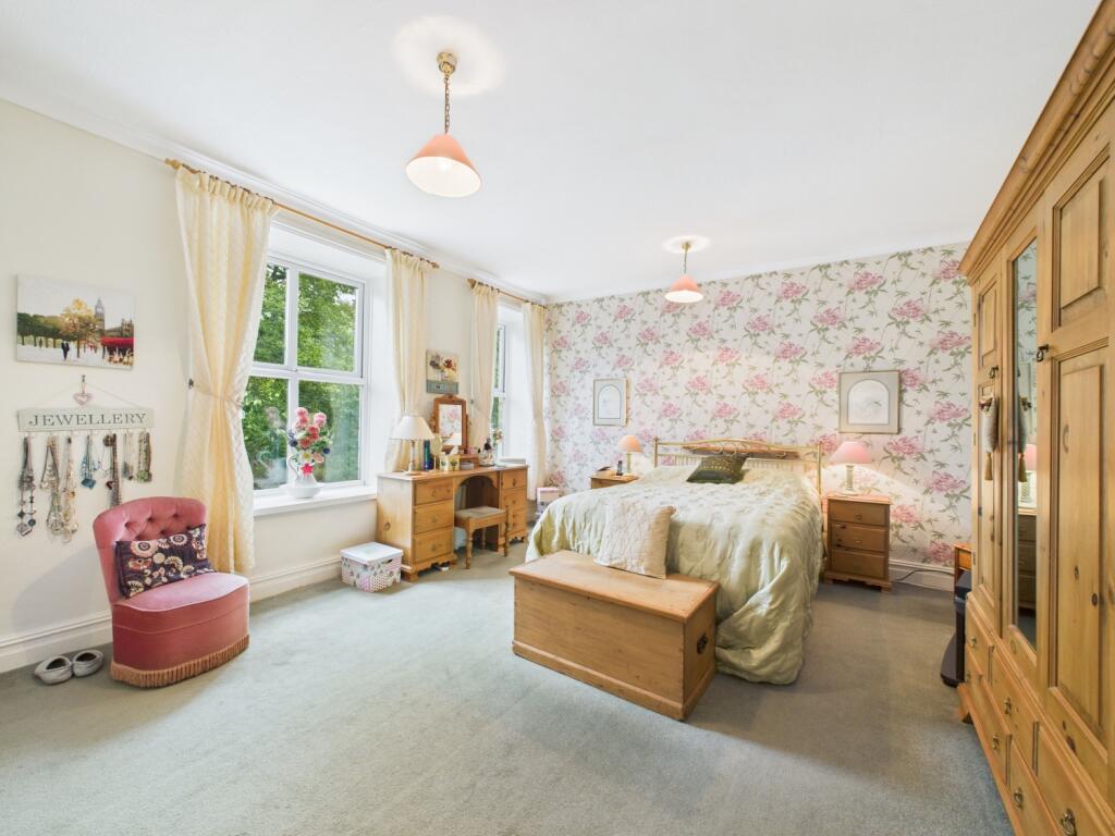 CAM02093G0-PR0056-STILL012