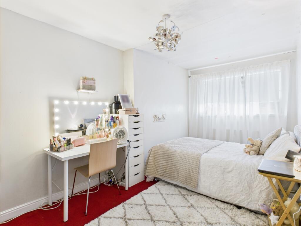 CAM03729G0-PR0081-STILL016