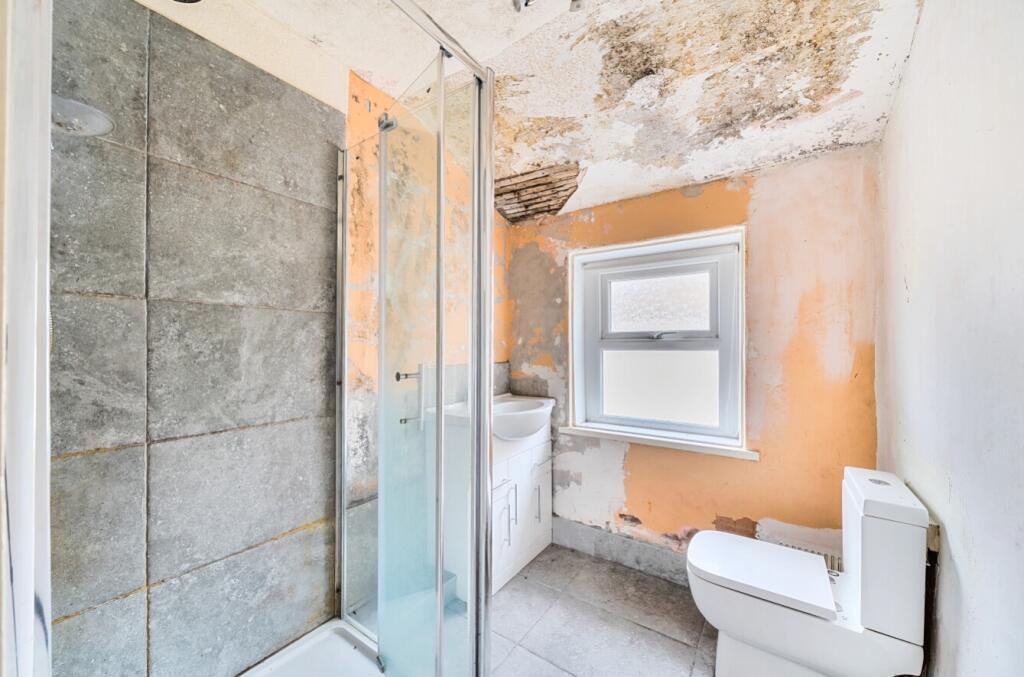 EweMove Harrogate Ground Floor Shower Room