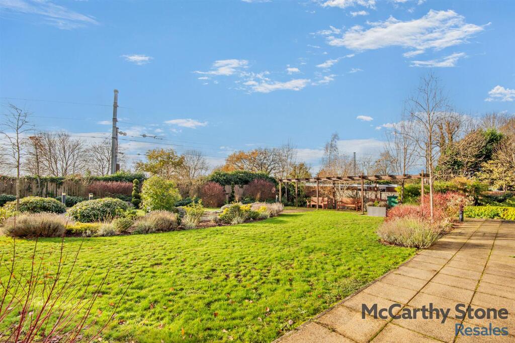 8672388-exterior08-800.jpg