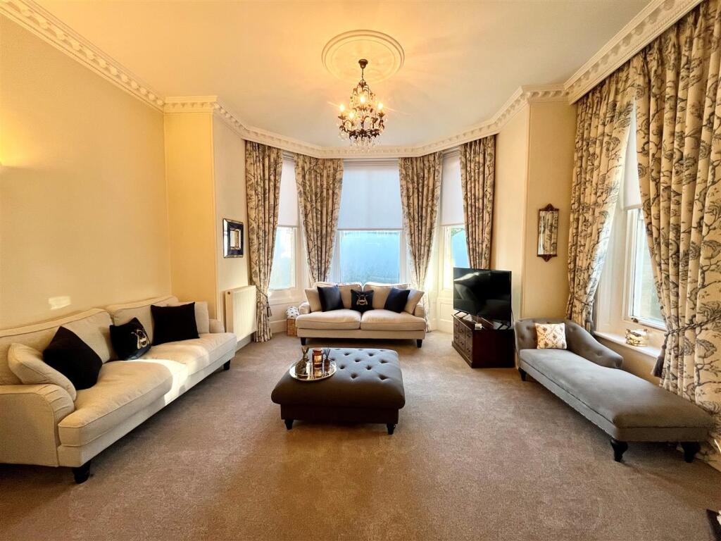 2. Living Room.jpg