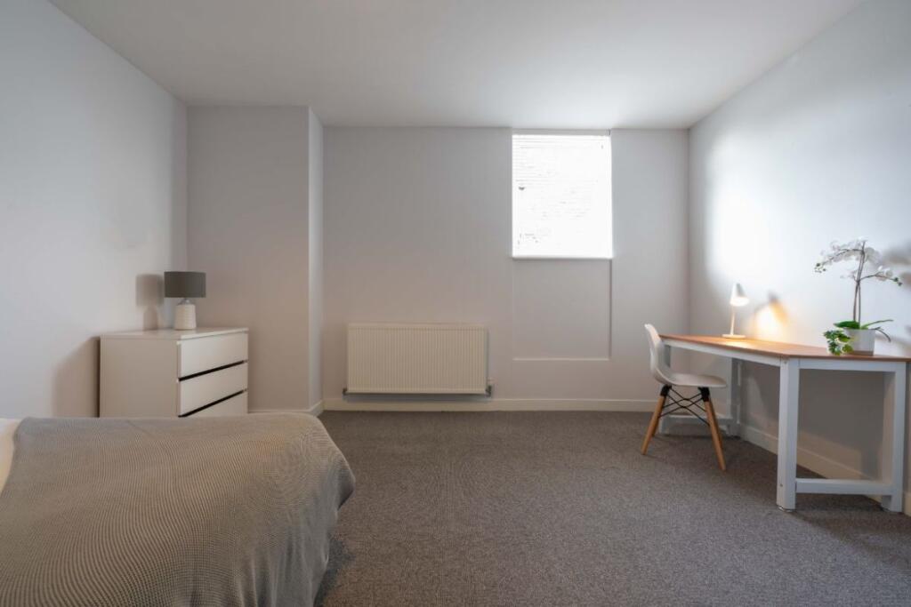 Flat D Portland Road