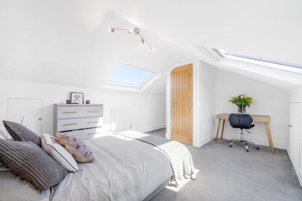Bedroom 1.jpg